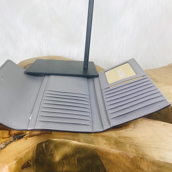 Michael Kors Jet Set Large Trifold Wallet - Picture 6 of 8